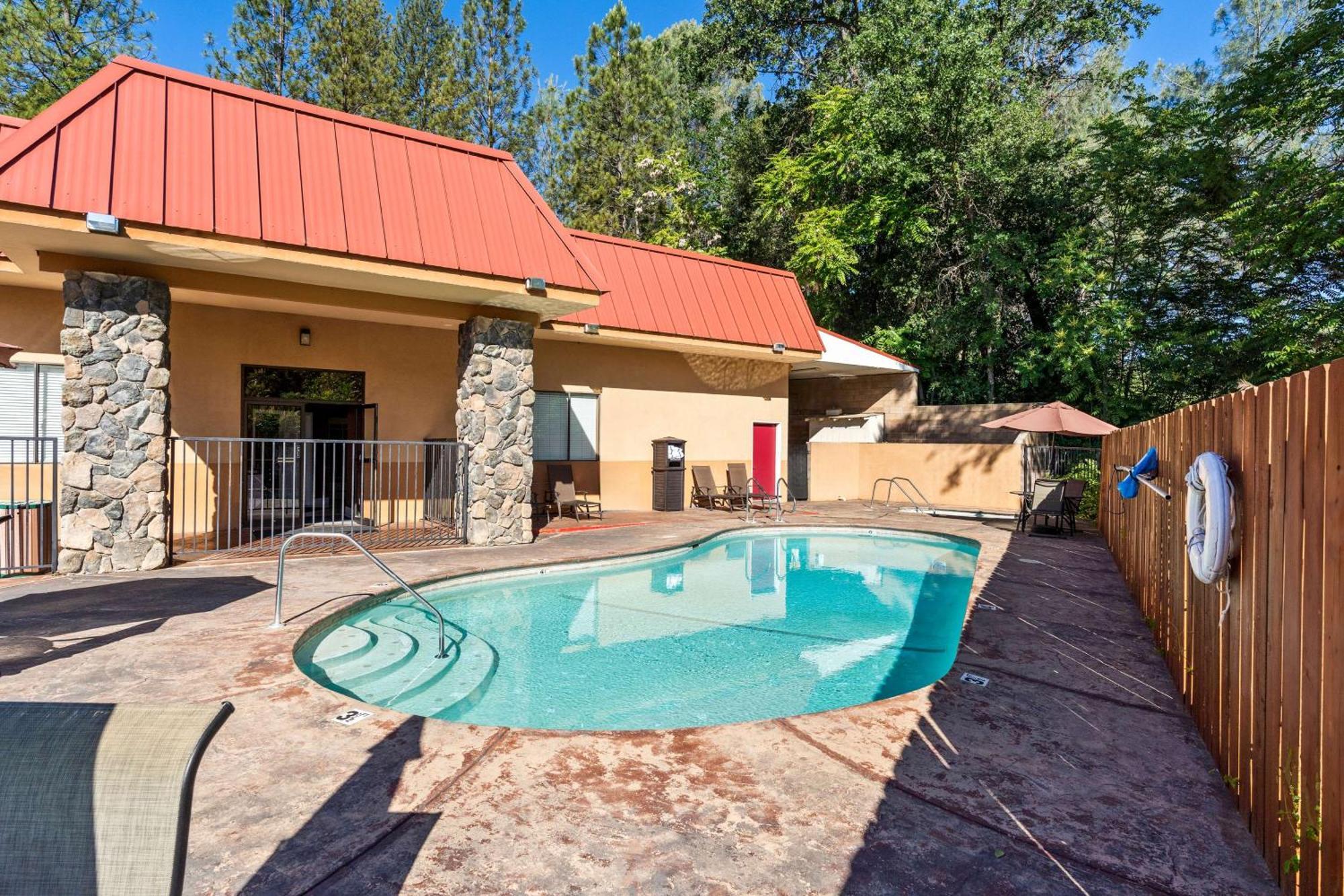 Western Yosemite Way Station Hotel 3*